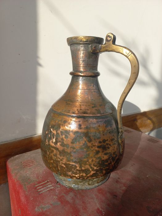 Bronzviy ko'za 1 asrga tegishli