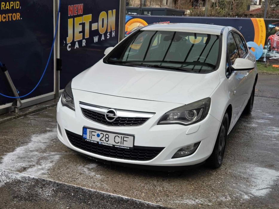 Opel Astra J Cosmo 2010 Hatch • 1.7 CDTI 125CP • Manual • AFL Bi-Xenon