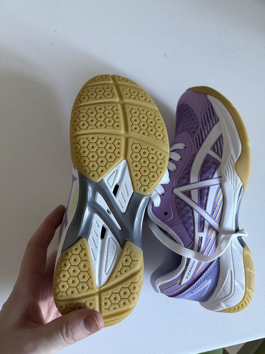 Кроссовки для тенниса , бадминтона