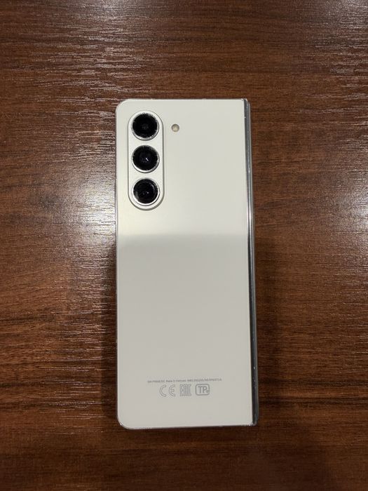 Смартфон Samsung Galaxy Z Fold5 бежевый