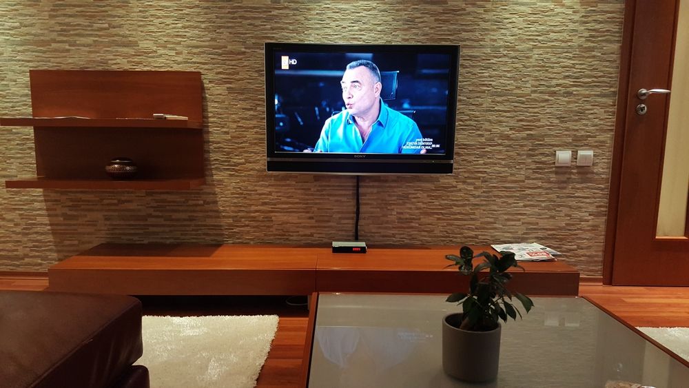 Тв секция "NEOSET"+Холна маса"Neoset"