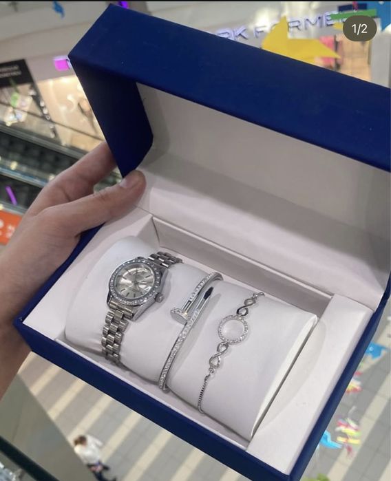 Часы комплект в подарок