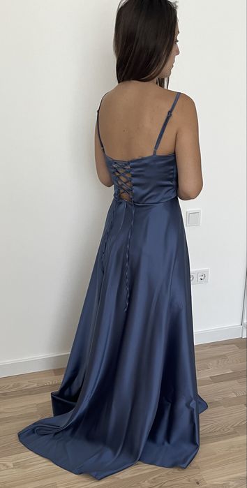 Дълга рокля- сатенена, синя