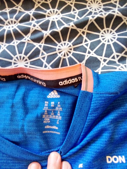 Продавам дамска блуза за бягане с дълъг ръкав в синьо,размер 32 -34