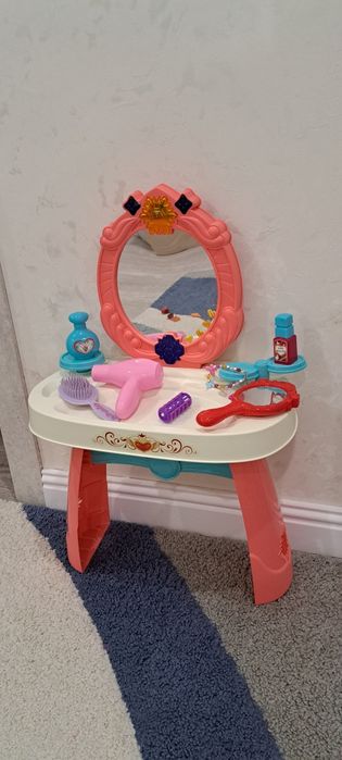 Столик косметический