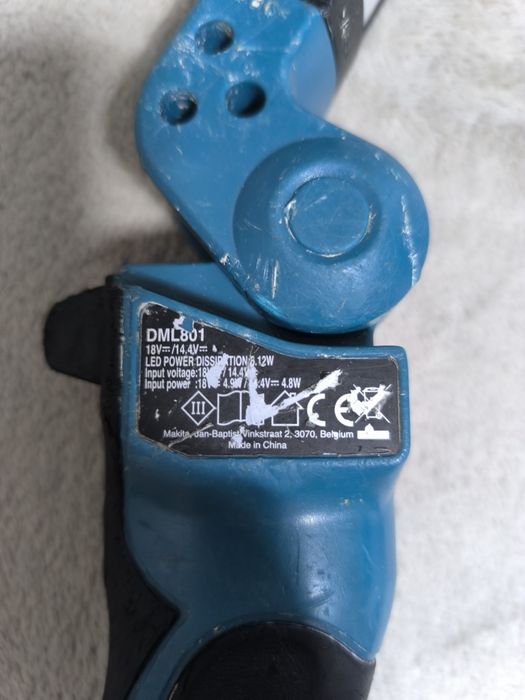 Lanterna Makita DML 801(pentru reparat se aprind doar 6 leduri) se vinde exact ce se vede in poze preț fix
