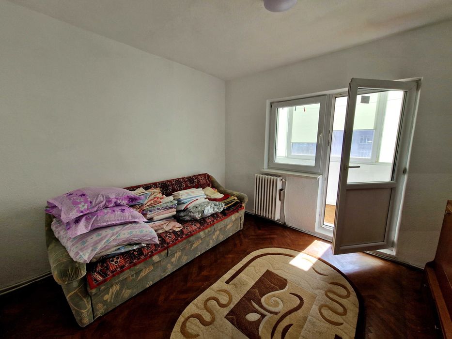 Apartament de 3 camere zona Lama etaj 3 cu lift