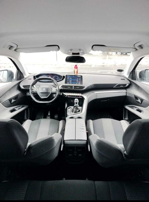 Vînd Peugeot 3008