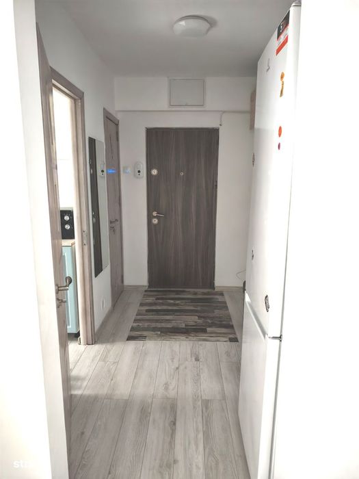 Apartament 3 camere semidecomandat