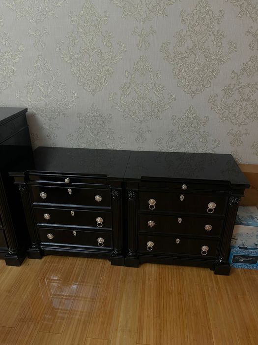 Комод и прикроватные тумбочки