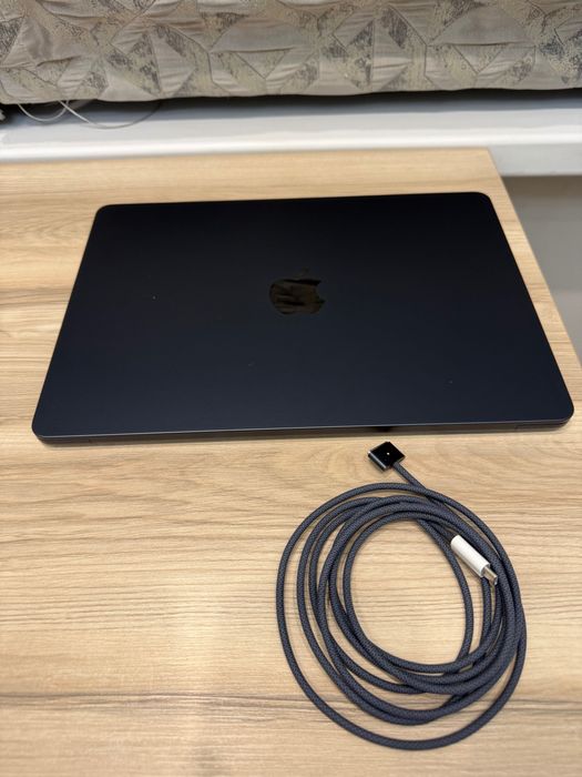 продается Macbook air 13(2025)