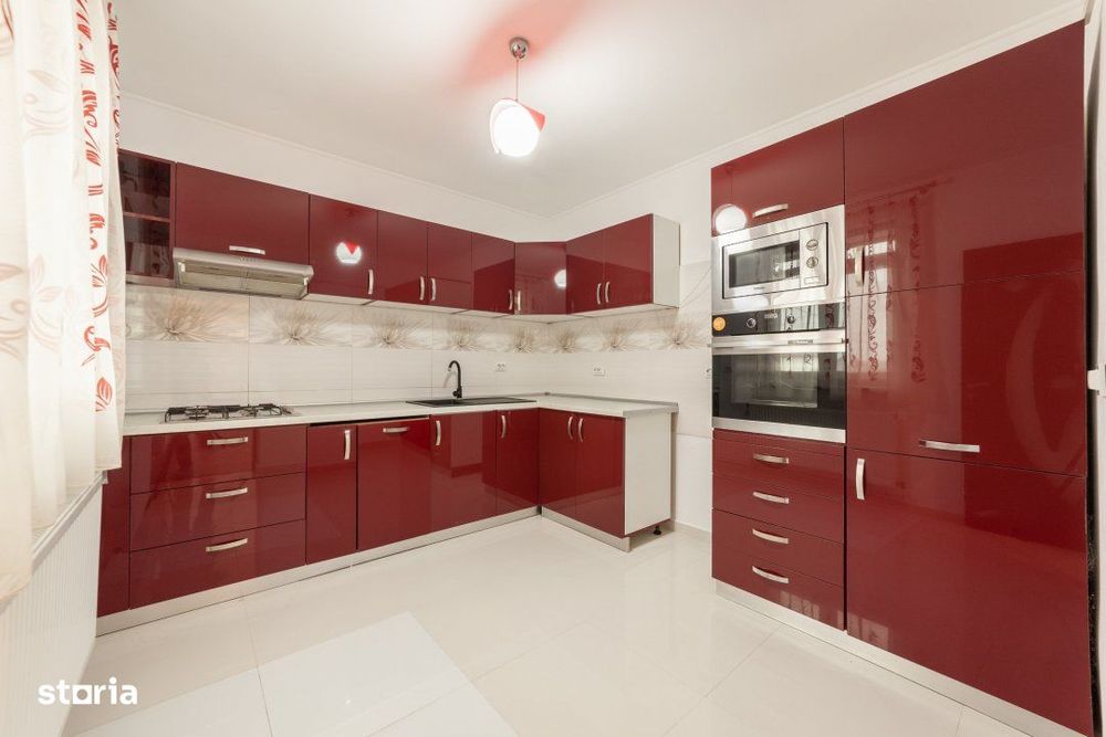 4 camere + garaj + panouri fotovoltaice | Bradu – 5 minute de Pitest