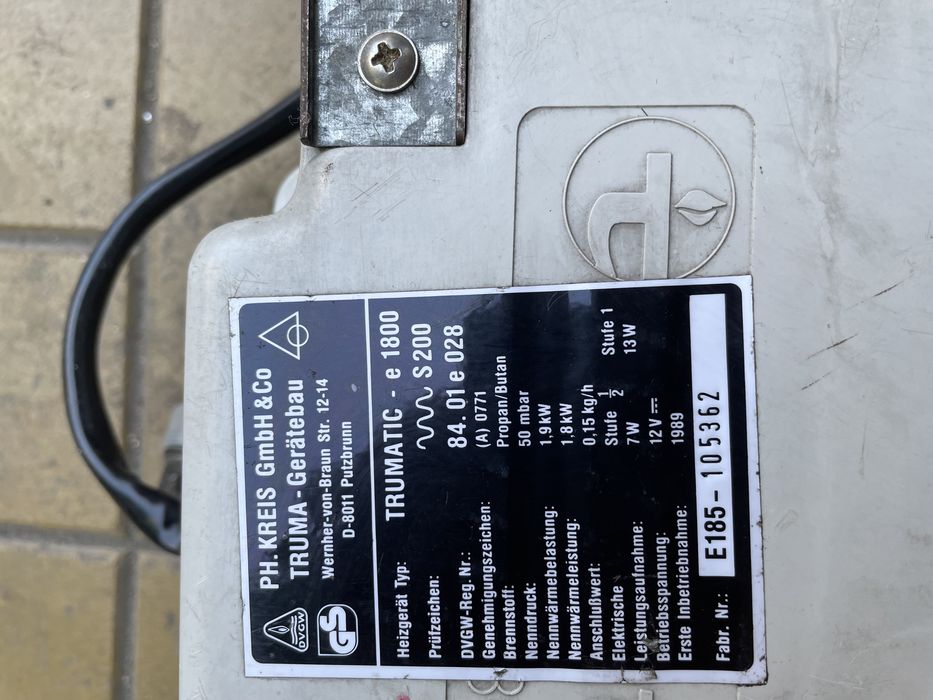 Продавам газов отоплител за кемпер или каравана Trumatic E1800
