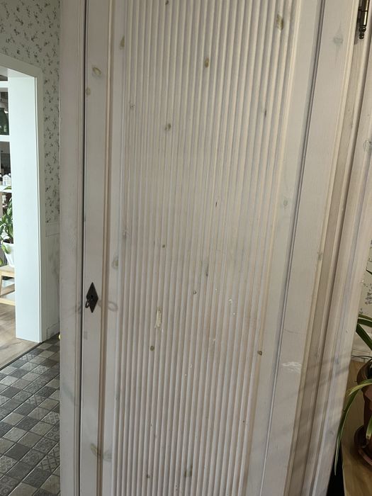 Шкаф деревянный