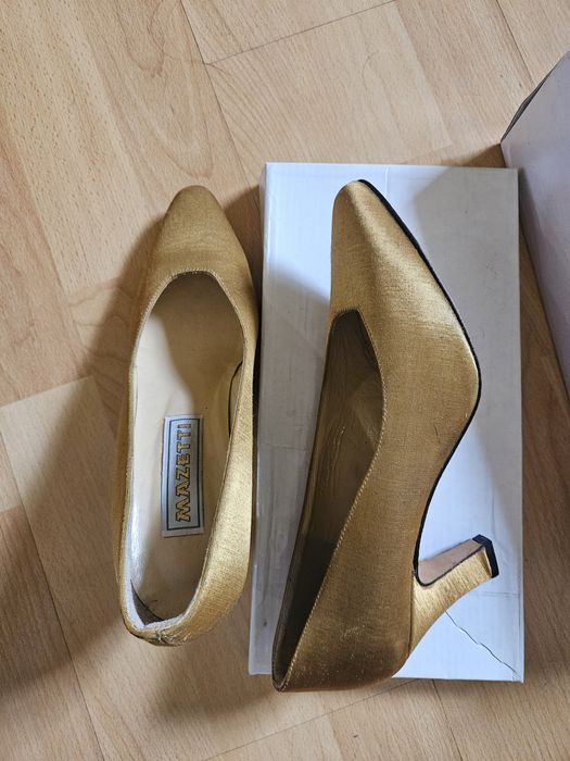 Дамски обувки от сатен N 37