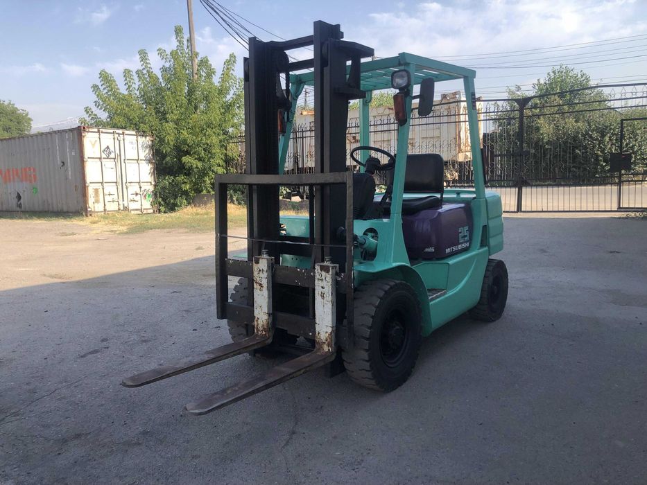 Вилочный погрузчик (кара)