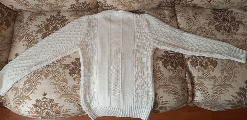 Свитер новый размер 46