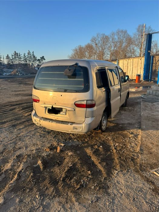 Автомабиль Hyundai Starex