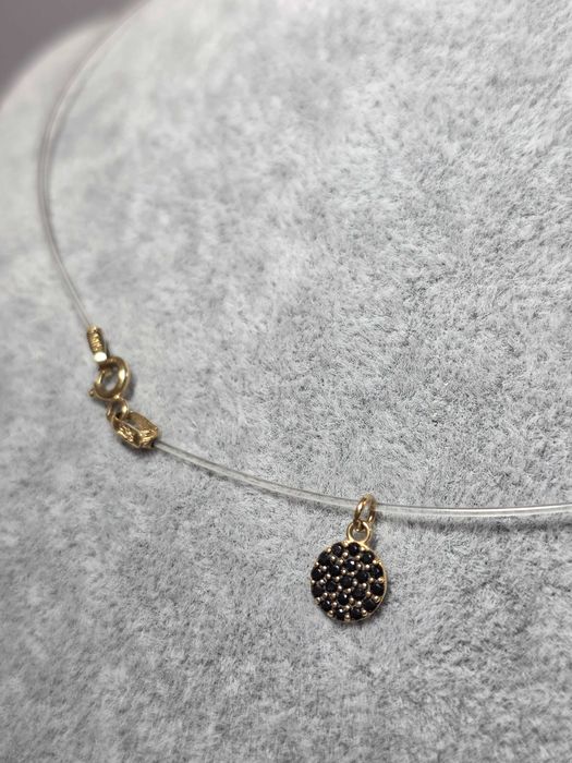 Pandantiv cu Pietre Negre din Aur 14 K pe Fir Transparent