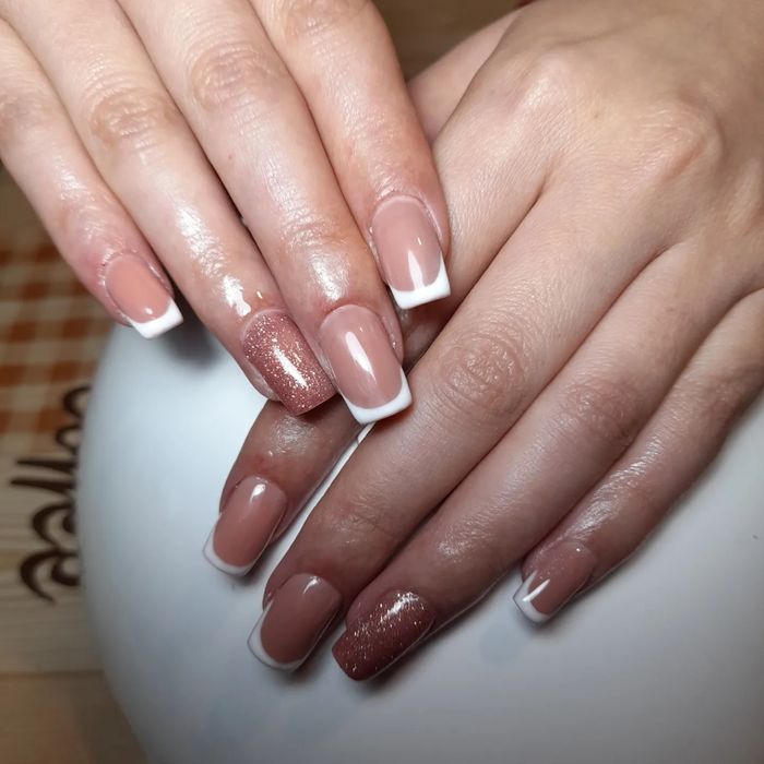 Unghii cu gel și oja semipermanenta in sectorul 4, București