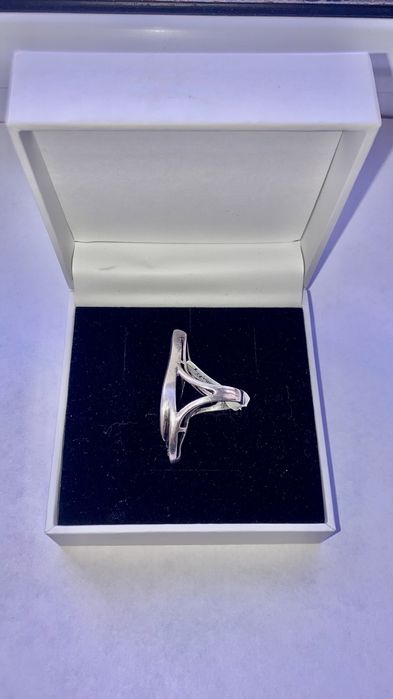 Женское серебренно кольцо