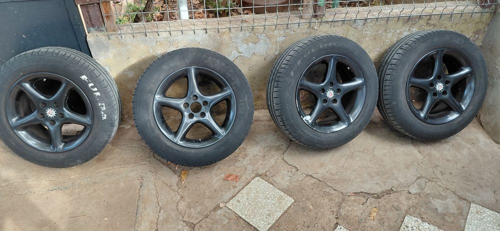 Vand 4 jante  205 60 R15  cu anvelope vara