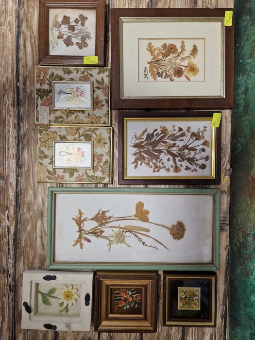 Картини с флорални акценти