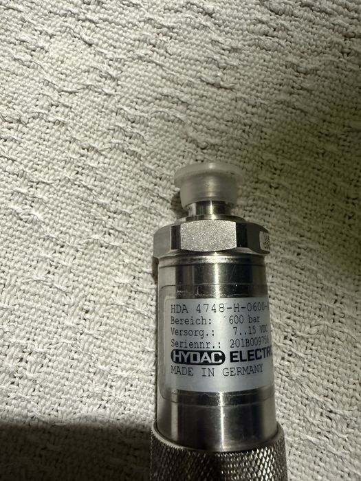 Transmitator de Presiune ,HIDAC HDA4748-H-0600,Este un senzor robust !