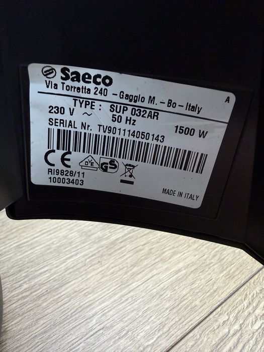 Продавам кафемашина Saeco Black Touch Plus Type:SUP032AR