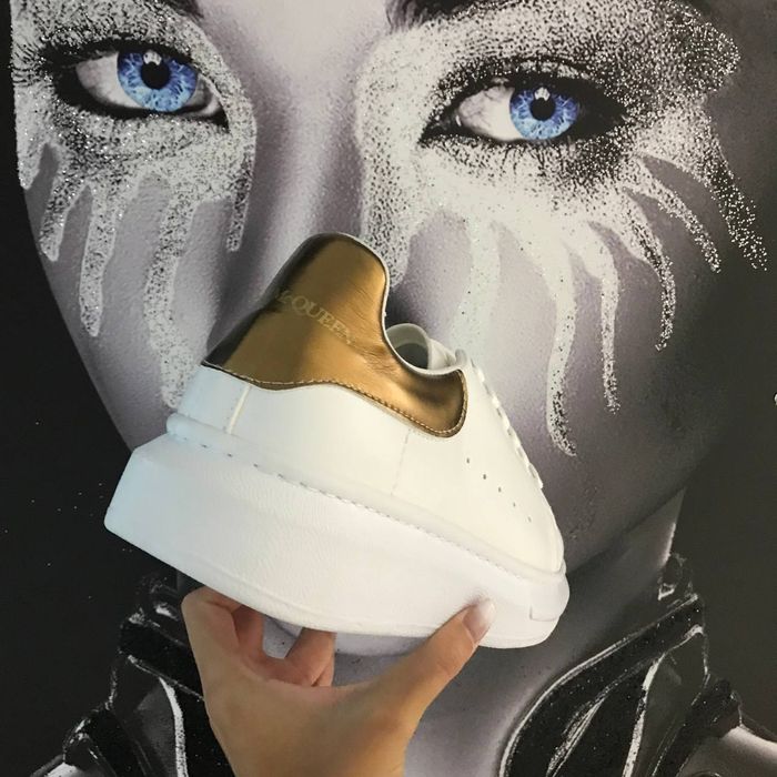 Vând adidași  Alexander