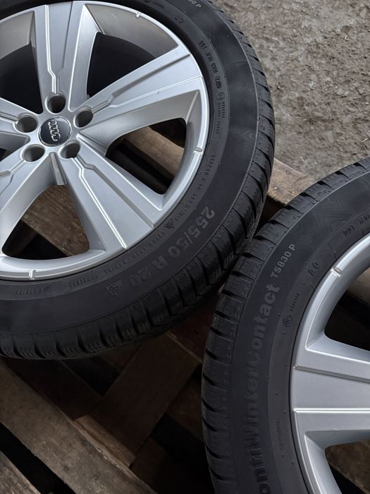 Jante originale Audi Q7 SQ7 Q8 SQ8 E-tron Vw Touareg cu anv 255/50 20