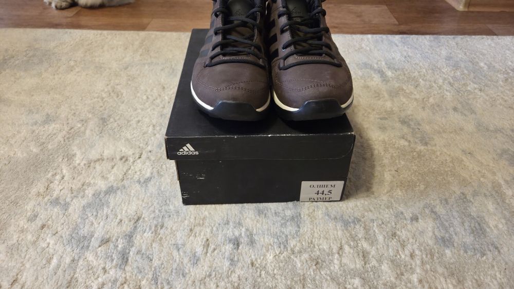 Кроссовки adidas