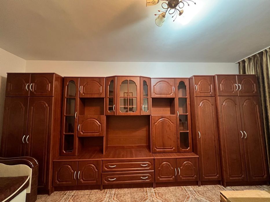 Mobilier sufragerie compus din mai multe piese