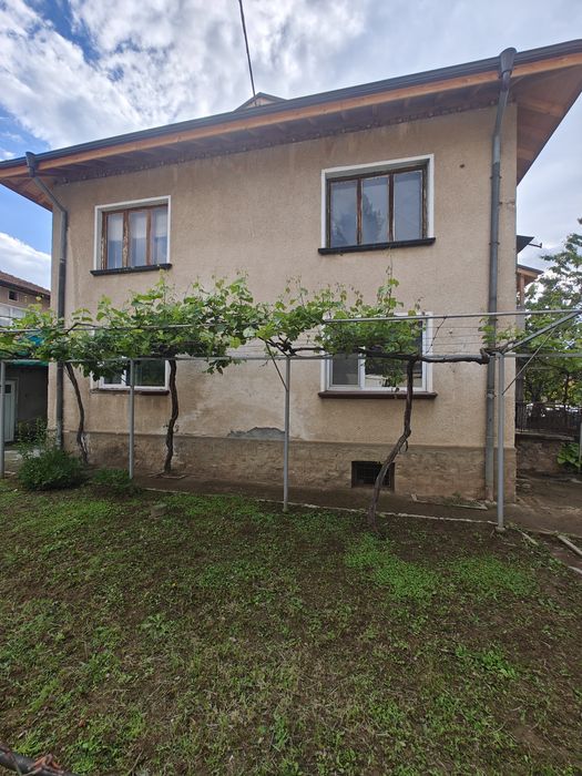 Продава се Къща в Ботевград - 150 кв.м за 1088 €/кв.м - Снимка #1