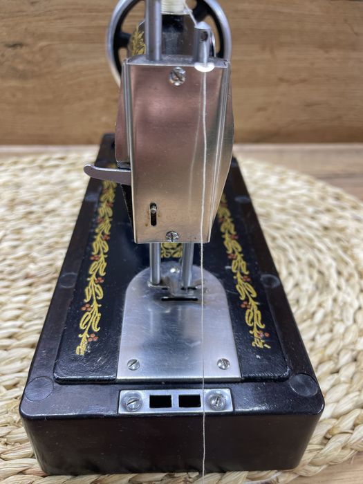 Детская швейная машинка ДШМ-1