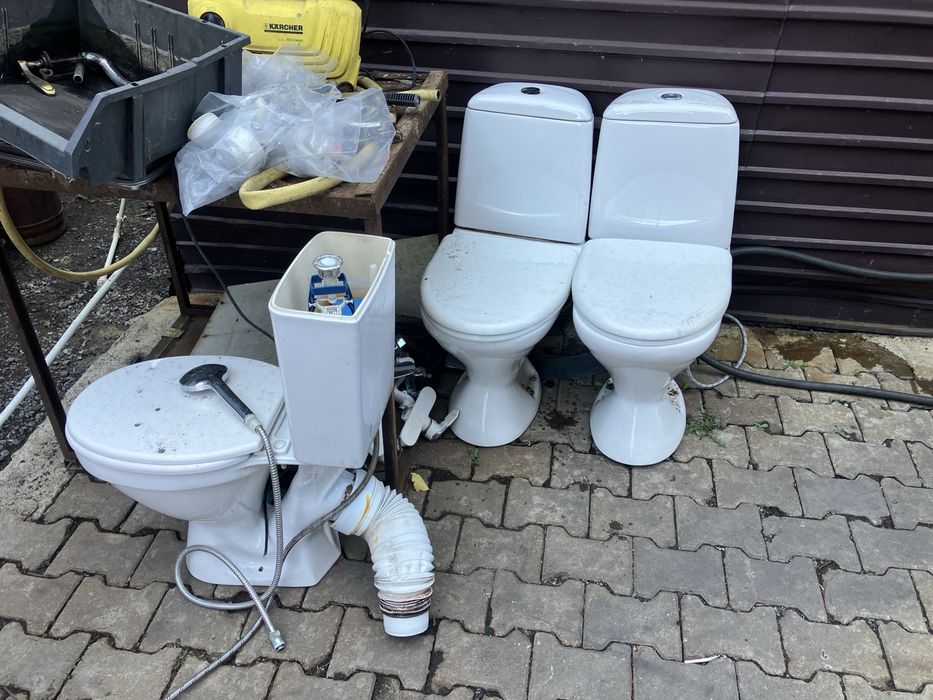 Продам рабочие унитазы