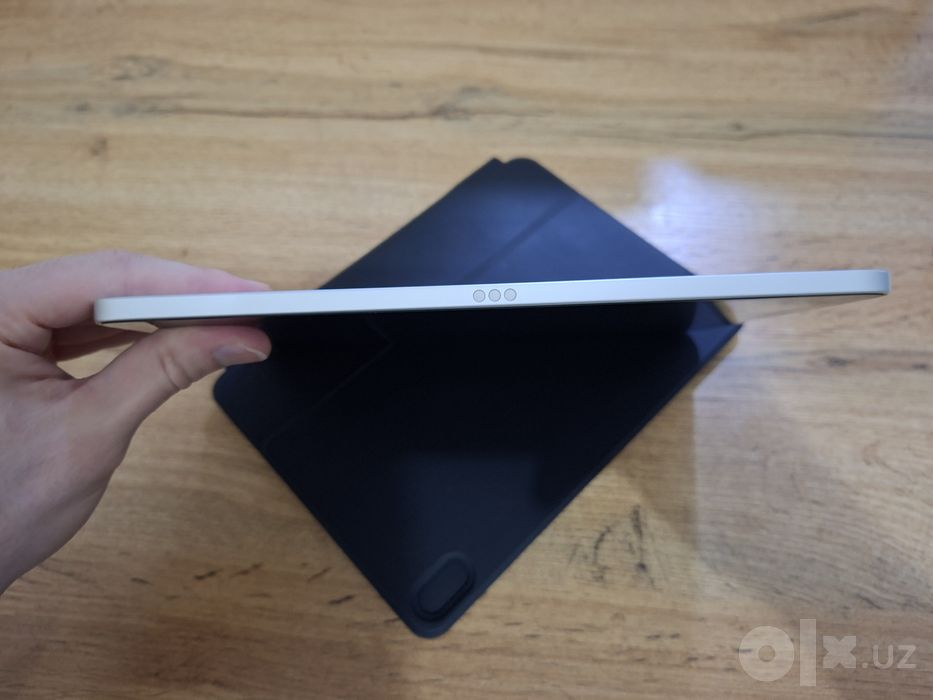 iPad A16, батарея 100%.
