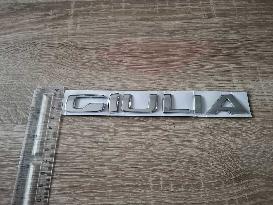 Alfa Romeo Giulia надписи емблеми