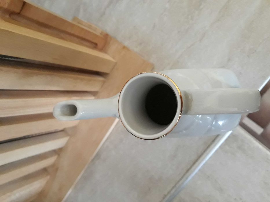 Порцеланов  чайник