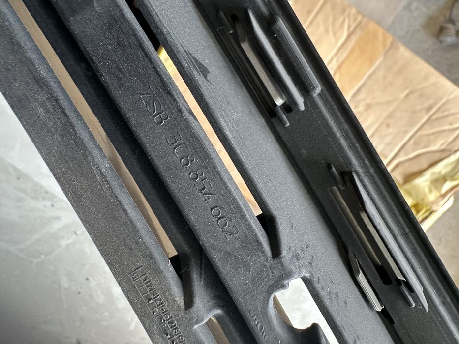 VW Cc 13-17г лява лайсна около халогена