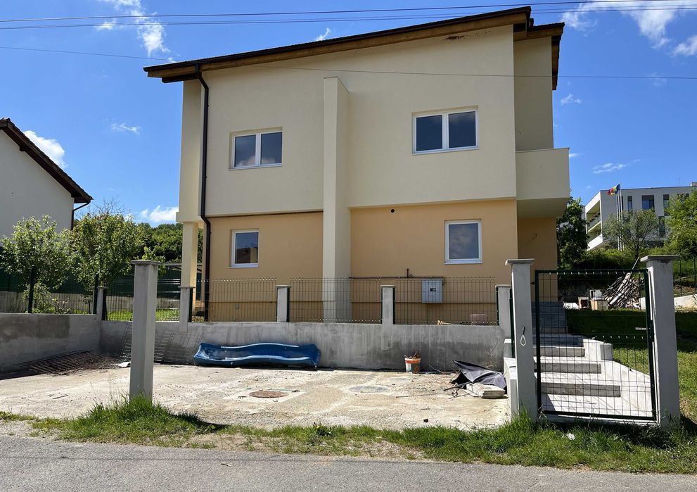 SUPER OFERTA : Casa de vanzare  P+1+M  Gilau Vest