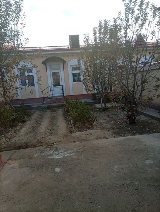 2 sotixli uy srochna sotiladi .