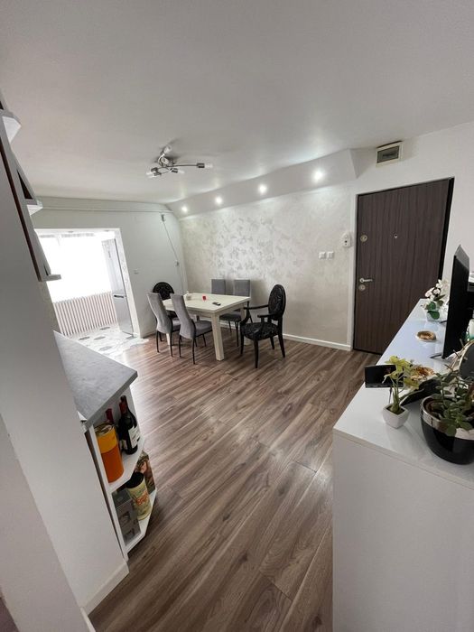 Vând apartament cu 2 camere decomandat
