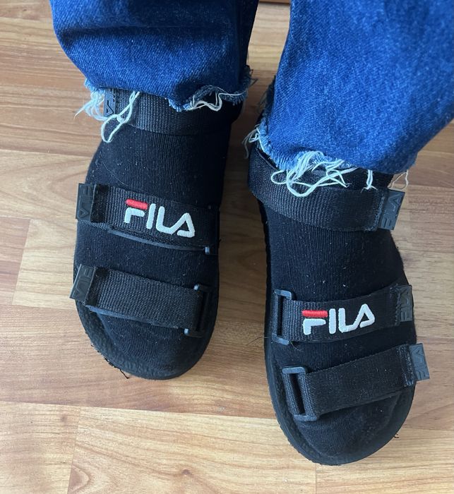 Sandale usoare, confortabile, cu talpa plata, benzi cu scai de la Fila, marimea 40