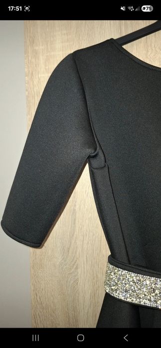 Rochie neagră scurtă de ocazie- Model Baby-doll cu centură cristale