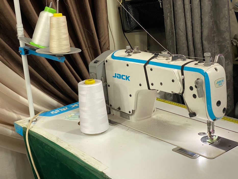 Продам швейную машинку