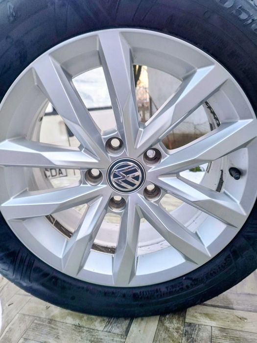 Jante originale Volkswagen R16 cu anvelope iarna
