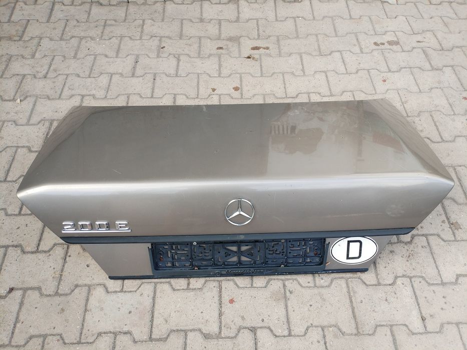 Крышка багажника Мерседес 124