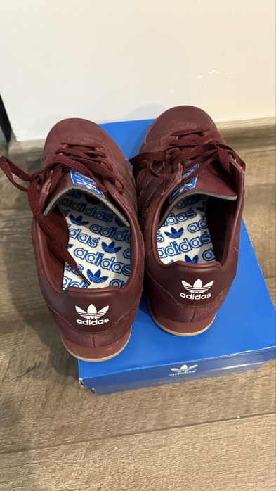 Adidas AS520, culoare grena