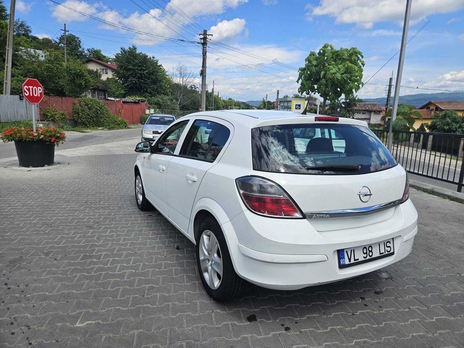 Opel Astra H 1.6 benzina 2011